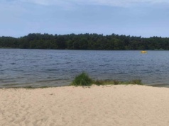 Zapomnij o zimnym Bałtyku. Oto najcieplejsze jezioro w Polsce. Woda sięga nawet 30 stopni