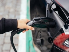 Przybywa ładowarek do elektryków. Kto jest liderem w Polsce?
