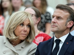 Brigitte Macron zachwyca stylem w Anglii. Nie obyło się jednak bez wpadki
