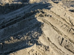 Nastolatek bawił się na włoskiej plaży. Zginął w wykopanym przez siebie tunelu