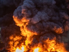 Ogromny pożar hali pod Warszawą. Jest alert RCB