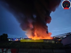 Mińsk Mazowiecki. Z pożarem walczy prawie 50 zastępów