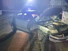 Zabrał babci kluczyki i ruszył w miasto. 13-latek rozbił samochód