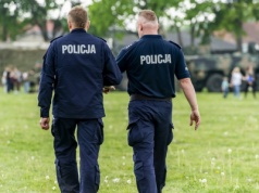 Wrocław: czterech pijanych celników zaatakowało policjanta, bo zwrócił im uwagę, żeby przestali się drzeć