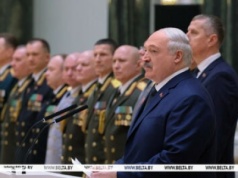 Jacy oni wybitni. Łukaszenka przetestował generałów na siłę mięśni i…