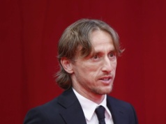 Luka Modrić oficjalnie piłkarzem Milanu. Chorwat sfinalizował kontrakt