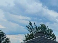 Zamknięty przejazd kolejowy na drodze powiatowej. 