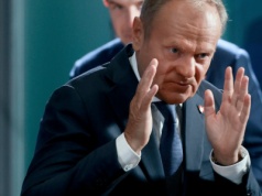 Jeden SMS, który mógł zmienić wszystko. Donald Tusk nie jest w najgorszej sytuacji [KULISY]