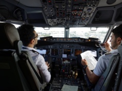 Wielka hala, a w środku samolot. W Krakowie Ryanair wyszkoli pilotów