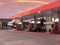 Zostawił żonę na stacji benzynowej. Zorientował się 300 km dalej