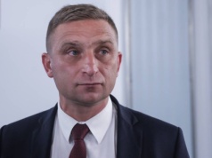 Robert Bąkiewicz dziękuje prezydentowi. 