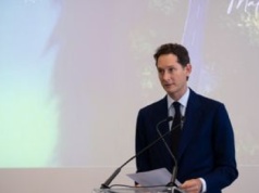 Prezes Stellantisa i Ferrari poszedł na ugodę. Zapłaci włoskiemu fiskusowi 175 mln euro