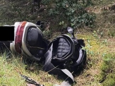 Wypadek z udziałem motocykla, poszkodowany przetransportowany śmigłowcem do szpitala