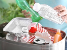 Jak wyrzucić plastikową i szklaną butelkę? Wiele osób wciąż nie wie