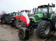 Rolnicy zablokowali mleczarnię w Olecku. Żądają ujawnienia prawdy
