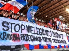 Marsz kibiców Wisły przeciw imigrantom. Profesor UJ: „To uderza we własnych piłkarzy”