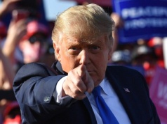 Donald Trump sprawdza 