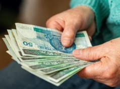 Emerytury seniorów kurczą się w zastraszającym tempie . Tak źle jeszcze nie było