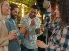 Coffee rave, czyli poranna impreza zakrapiana… kawą. „Nie chcą marnować całego dnia na kaca”