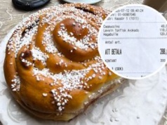 Turyści specjalnie przyjeżdżają na te bułki. Nie odstrasza nawet cena
