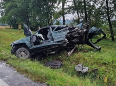 Makabryczny wypadek na Podkarpaciu. Z samochodu nie zostało wiele [ZDJĘCIA]