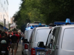 Policja apeluje o spokój. W sobotę kolejny marsz przeciw imigracji