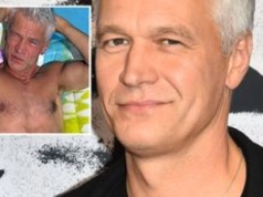 Michał Żebrowski rozpalił internet zdjęciem bez koszulki. 53-letni aktor chwali się sześciopakiem