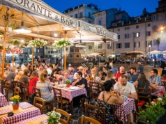 Jak wymówić bruschetta, prosciutto i macchiato? Turyści wciąż tego nie wiedzą. Włosi pękają ze śmiechu