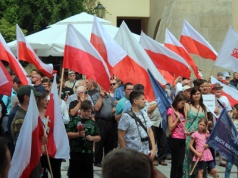 „Stop masowej imigracji” – protest mieszkańców na tarnowskim rynku [19.07.2025]