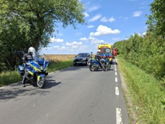 Wypadek z udziałem motocykla, poszkodowany 42-letni mężczyzna przewieziony do szpitala
