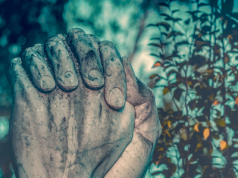 Globaliści dążą do stworzenia jednej światowej religii: Edukacja jest jednym z ich kluczowych narzędzi do jej wdrożenia