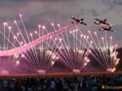 Trwa XI Rodzinny Piknik Lotniczy w Gryźlinach. Niedziela również będzie pełna wrażeń! [ZDJĘCIA, PEŁNY PROGRAM]