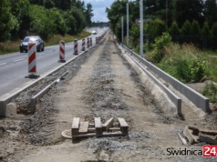 Jedno z najmłodszych świdnickich osiedli zyska połączenie pieszo-rowerowe z resztą miasta. Trwa budowa [FOTO]