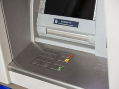 Limit wpłat na konto. Wrzucisz więcej? Bank zawiadomi skarbówkę