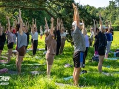 Joga pod chmurką przy dźwiękach gongów