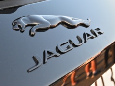 Jaguar ogłasza cięcia etatów. W tle cła Trumpa
