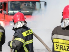Pożar zakładu chemicznego w Sochaczewie. Trwa akcja straży pożarnej