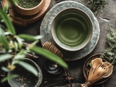 Matcha kontra kawa. Dlaczego wybieramy zielone pobudzenie?