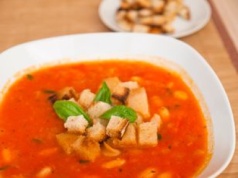 Wlej 4 łyżki do zupy pomidorowej. Będzie lepsza niż w drogiej restauracji