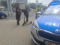 Niektórzy jechali po chodniku, inni po alkoholu. Policjanci kontrolowali osoby poruszające się na rowerach, hulajnogach i motocyklach
