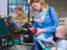 Biedronka obniżyła ceny o 7 proc., Netto podniosło o 7 proc. Efekt? Zobacz ranking