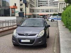 Nawigacja poprowadziła na.. schody. Nietypowy incydent na parkingu PUW w Rzeszowie