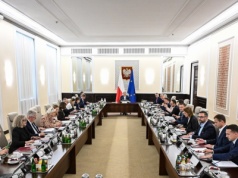 Polacy podzieleni ws. przyszłości koalicji rządzącej. Najnowszy sondaż