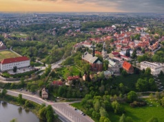 Nie chcą masztu pod oknami. Burmistrz zachęca do składania 