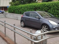 Zjechał na parking… schodami? O tym będą długo opowiadać w rzeszowskiej komendzie