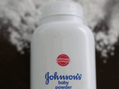 Dyrektor Johnson & Johnson przyznaje się do dodawania do pudru dla niemowląt “chemikaliów powodujących raka”