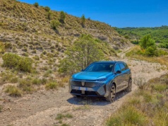 Nowy Peugeot 5008 w Ardèche – elektryczny SUV w sercu przygody