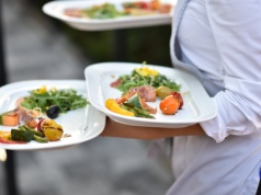 Restauracji w Polsce jest już ponad 100 tys. Kto najbardziej zyskuje?