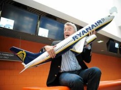 Ryanair zaostrza politykę bagażową. Będą wyższe premie za złapanie... pasażera z nadmiarowym bagażem