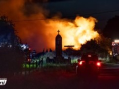 Groźny pożar w Krostkowie. Interweniowało aż 7 jednostek straży